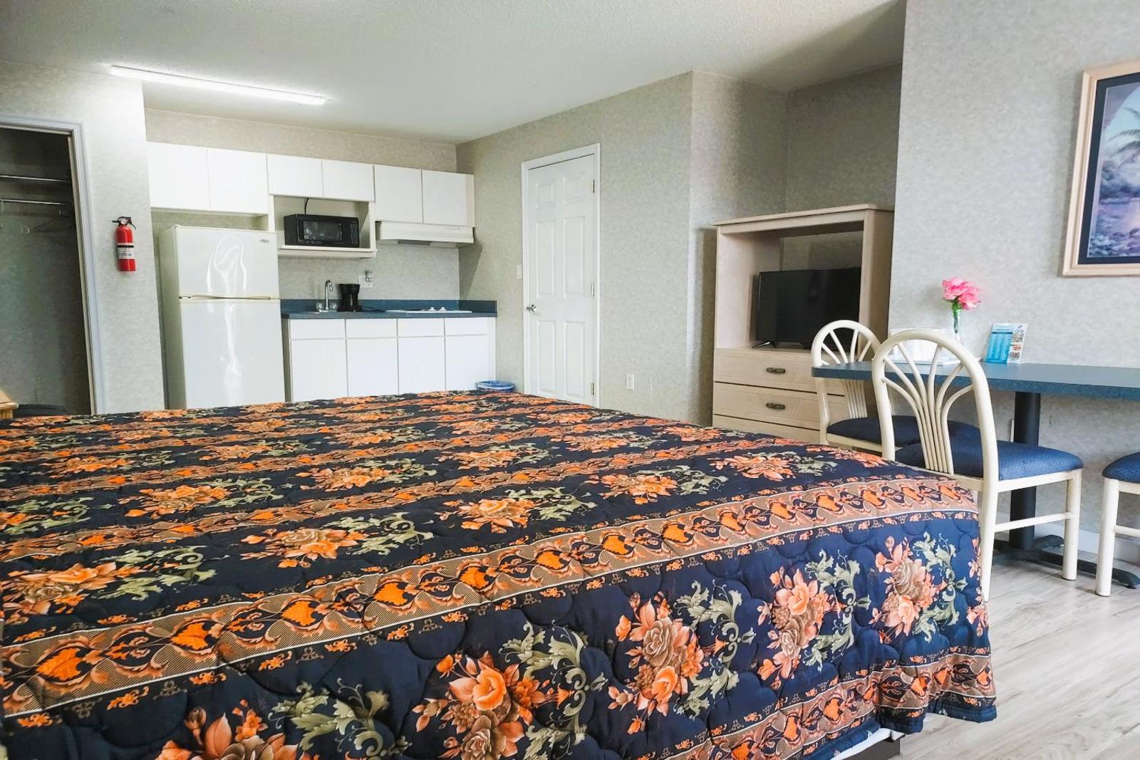 Studio Inn & Suites Main image 1